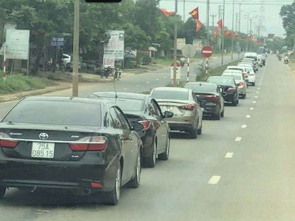 Phó giám đốc bệnh viện có con rước dâu rầm rộ đã đi làm trở lại
