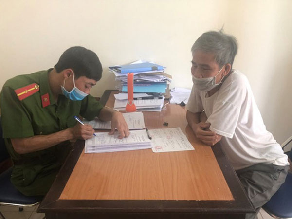 Tụ tập uống rượu tại nhà dân đang cách ly phòng Covid-19, 4 người đàn ông bị đề xuất phạt 7,5 triệu/người