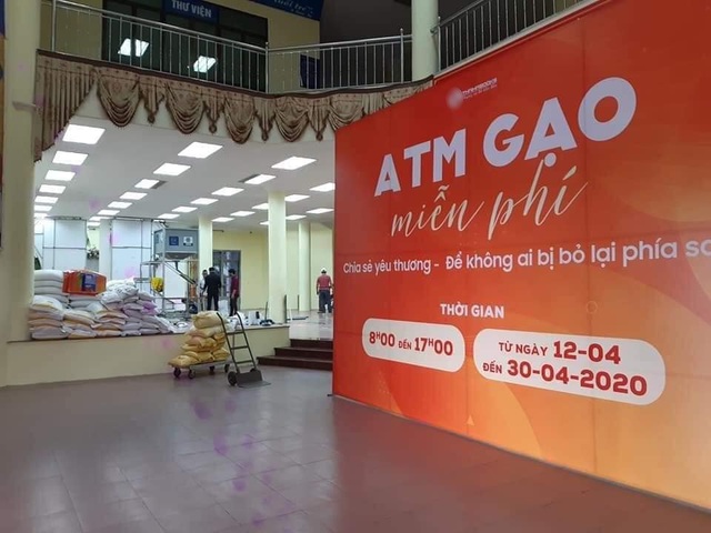 Chủ 'ATM gạo' đầu tiên ở Hà Nội mở thêm điểm phát gạo miễn phí