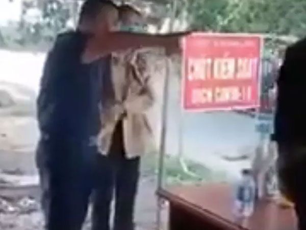 Phó Chủ tịch HĐND chống đối đo thân nhiệt: 'Tôi đã sai, tôi xin lỗi mọi người'