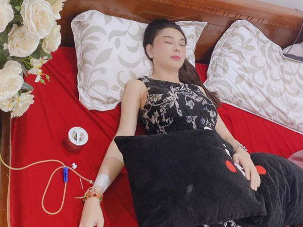 Lâm Khánh Chi bị co giật vì uống thuốc quá liều, nghi vấn hôn nhân tan vỡ