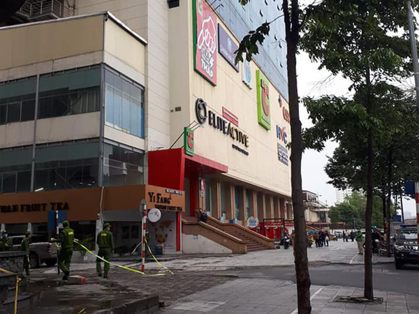 Hà Nội: Bàng hoàng phát hiện 1 người phụ nữ rơi từ tầng cao khu vực siêu thị Big C Hà Đông xuống đất tử vong
