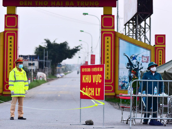 Ổ dịch thôn Hạ Lôi diễn biến phức tạp với 10 bệnh nhân Covid-19, có thể sẽ cách ly thêm một thôn của xã Mê Linh