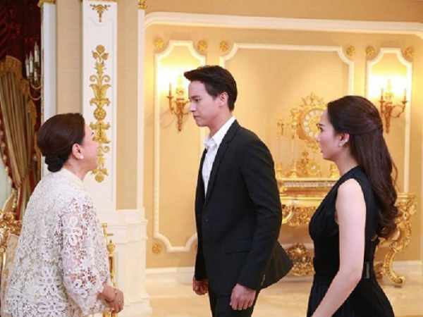 Thấy con trai ngồi bế con cho vợ ngủ, mẹ chồng chạy vào trách con dâu, song chỉ vài phút sau bà lại 'nghệt mặt' vì tình huống không ngờ