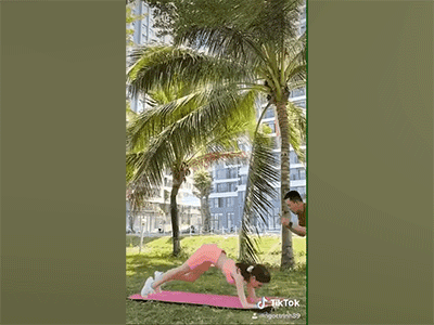 Ngọc Trinh bất chấp trời nắng mang thảm ra giữa sân tập luyện giữ dáng nhưng cái kết 'ngã ngửa' khiến hội chị em hết sức đồng cảm