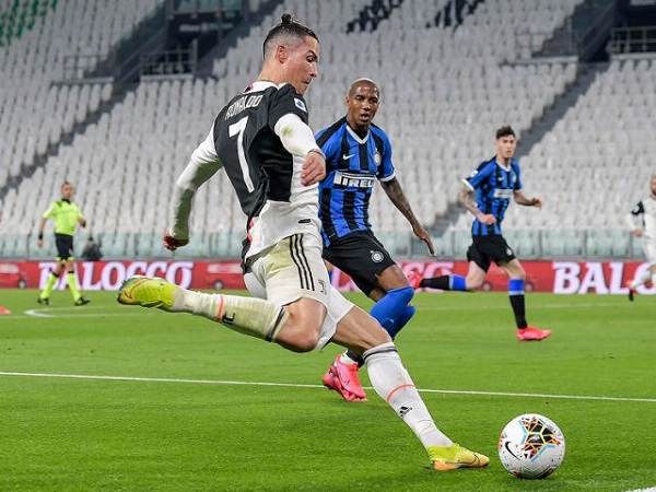 Serie A có thể thi đấu không khán giả đến năm 2021
