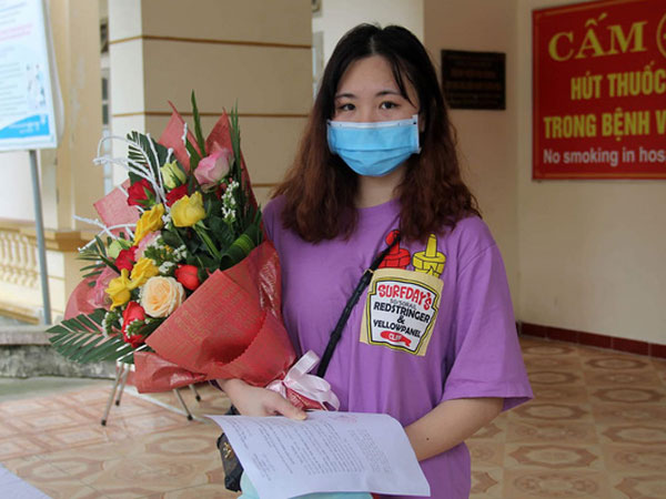 Cô gái 17 tuổi nhiễm Covid-19 đầu tiên tại Hà Tĩnh xuất viện