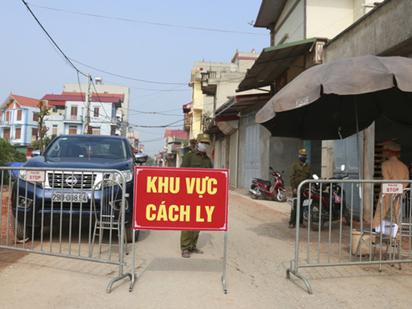 Hà Nội: Lập chốt phong tỏa, phun khử khuẩn và cách ly 48 người dân sống cạnh nhà bệnh nhân 266 ở Thường Tín