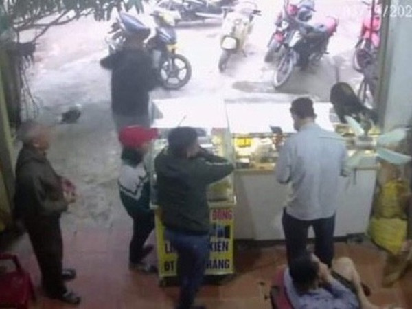 Dụ dỗ nữ sinh lớp 8 bỏ nhà, sống chung như vợ chồng