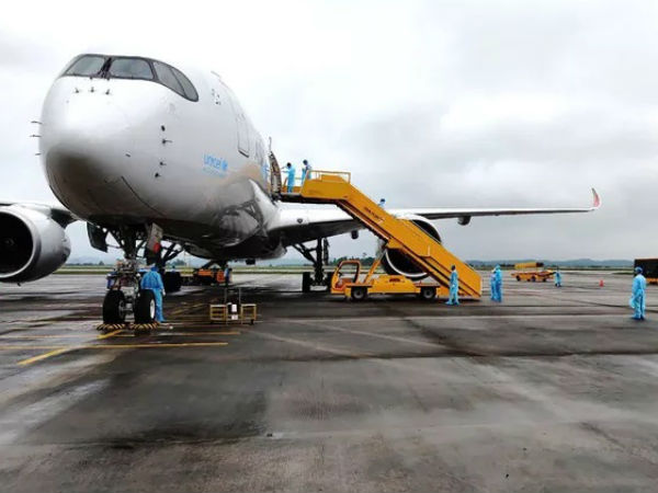 Chuyến bay đặc biệt chở hơn 300 chuyên gia Công ty Samsung Việt Nam được đón như thế nào?
