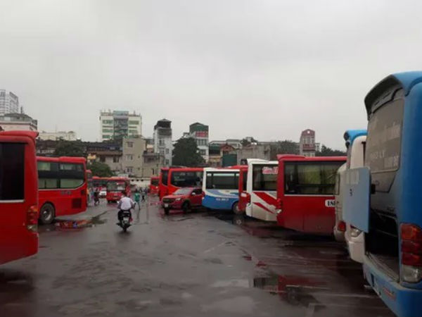 Tiếp tục cách ly xã hội, vận chuyển hành khách hoạt động thế nào?