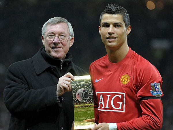 Sir Alex từng mời Barca mua Ronaldo