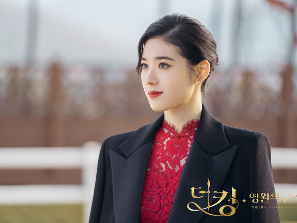 Ngắm 'đệ nhất visual' của Quân Vương Bất Diệt là ra ngay 4 màu son giúp chị em chạm ngưỡng sang chảnh level max