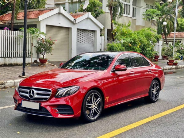 Bán Mercedes-Benz E 300 nhập khẩu mùa Covid-19, đại gia Việt hạ giá xe rẻ ngang tiền lăn bánh C 300 AMG lắp ráp