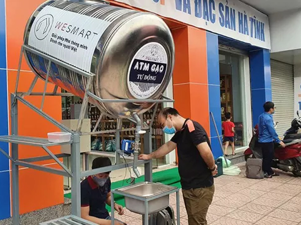 Hà Tĩnh có cây 'ATM gạo' yêu thương hỗ trợ người nghèo trong đợt dịch