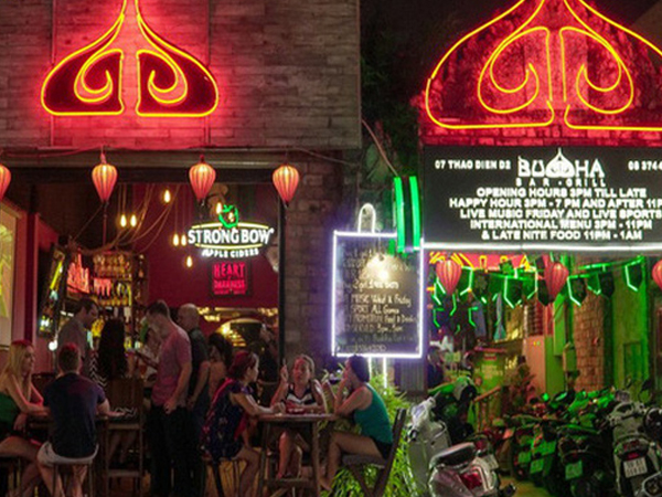 'Ổ dịch' bar Buhhda nhiều lần bị xử phạt vì bảng hiệu và tên gọi
