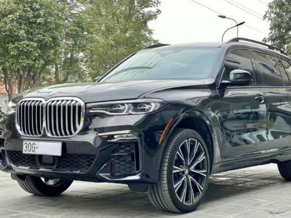 BMW X7 mới chạy 4.600 km đã được rao bán, mức giá gần 6,7 tỷ đồng gây tranh luận: ‘Giá này thà mua xe mới’