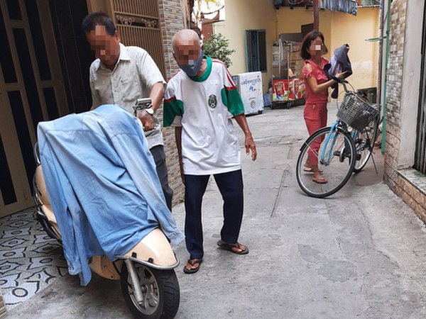Bất ngờ hoàn cảnh cụ ông 74 tuổi ăn xin có 5 CMND và 7 CCCD