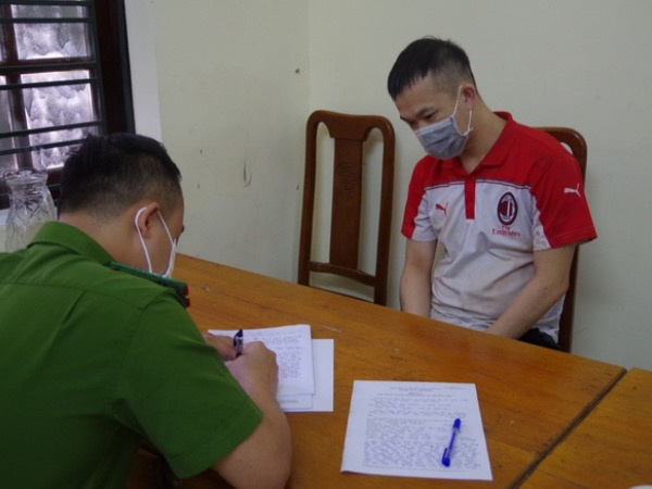 Mẹ mất 1 năm bố đã dẫn người tình về ngủ lại, con trai gây án mạng