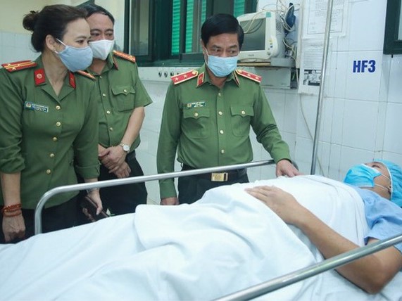 Hà Nội: Cảnh sát cơ động bị tông gãy chân khi chặn 'quái xế'
