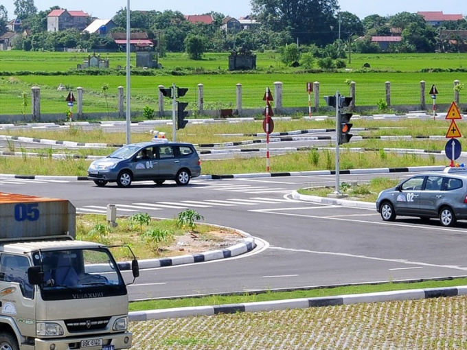 Kiến nghị lùi thời hạn giám sát học lý thuyết lái xe bằng vân tay