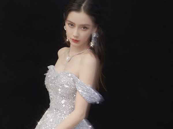Ngắm style thảm đỏ lộng lẫy như công chúa của Angelababy
