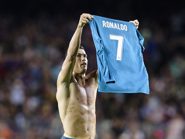 Ronaldo được gợi ý mua quyền đặt tên sân Camp Nou, đổi thành CR7