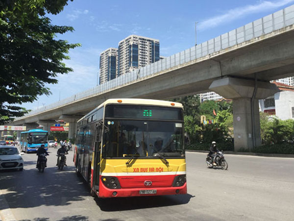 Xe buýt Hà Nội hoạt động trở lại từ 23/4