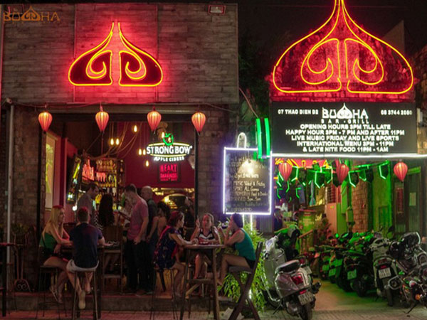 Quán bar Buddha được gỡ phong toả, buộc tháo bảng hiệu, tượng Phật