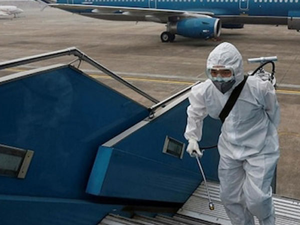 Thứ trưởng Bộ Y tế: Phi công Vietnam Airlines mắc COVID-19 diễn biến rất nặng, 'cơ địa nhiều yếu tố rất kỳ lạ'