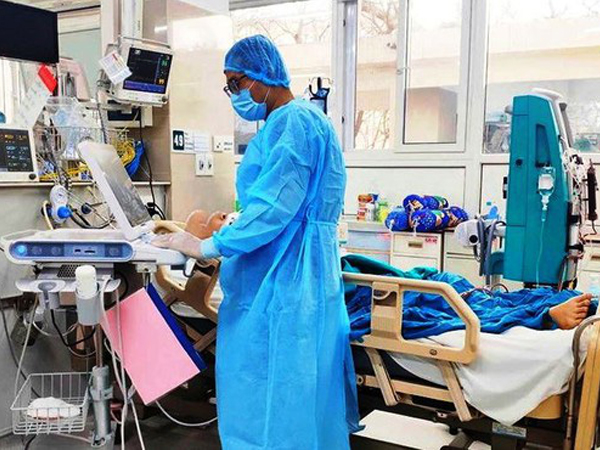 Bệnh nhân COVID-19 nhiều tuổi nhất ở Việt Nam liệt cứng nửa người