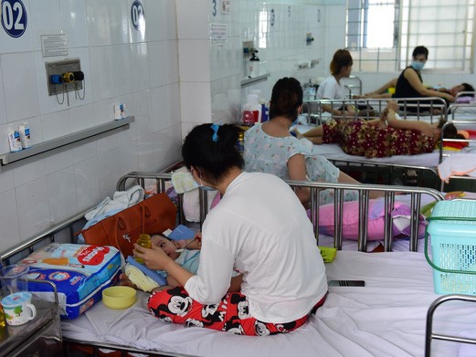 Sốt xuất huyết len lỏi giữa Covid-19