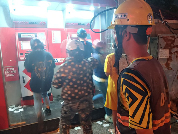 Trung tâm Kiểm soát bệnh tật TP.HCM cảnh báo nguy cơ lây lan dịch bệnh Covid-19 tại các trụ ATM