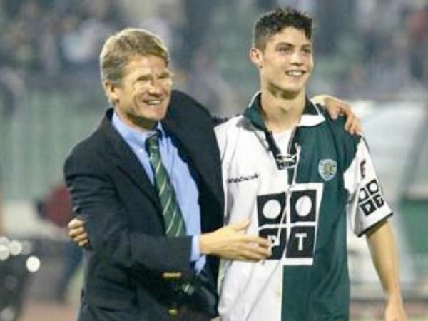 Ronaldo bớt 'múa may' trên sân nhờ thầy cũ