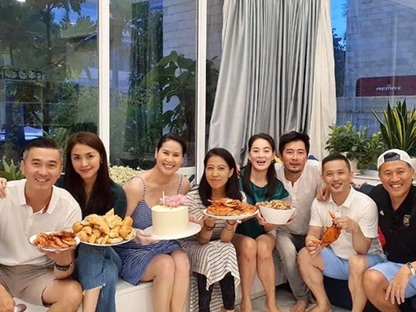 Hội bạn thân đình đám họp mặt trong ngày sinh nhật của Thân Thúy Hà, 10 năm rồi vẫn chưa 1 lần phai nhạt