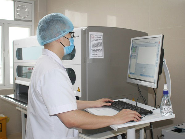 Giám đốc BVĐK tỉnh Ninh Bình: Hệ thống xét nghiệm Real-time RT-PCR bệnh viện mua có giá 5,9 tỷ đồng, không phải 8 tỷ