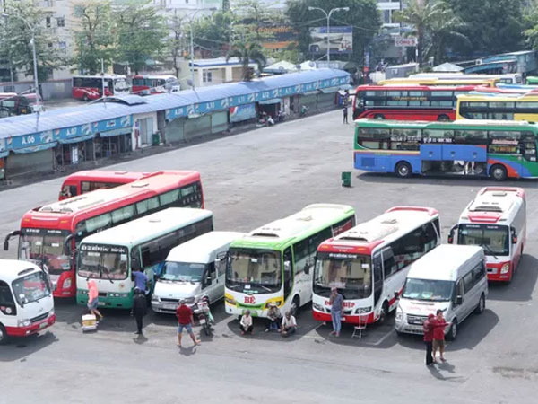 Xe khách hoạt động lại ở TP HCM: Trung bình mỗi xe 7 hành khách