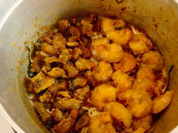 Giúp việc mắc chứng OCD, cả nhà dở khóc dở cười nhìn nồi thịt kho tôm phong cách 'nước giếng không phạm nước sông'
