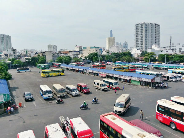 Giá xăng giảm sâu, giá cước vận tải vẫn 'nhảy múa' ngày lễ