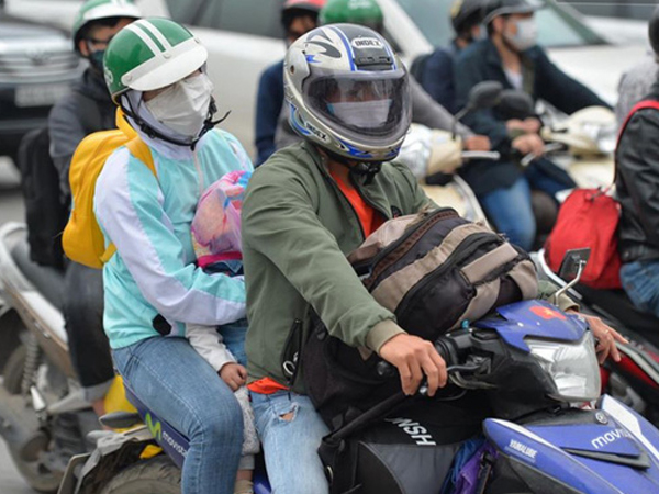 Sau nhiều ngày thực hiện cách ly ở Thủ đô, người dân ùn ùn lên xe về quê nghỉ lễ