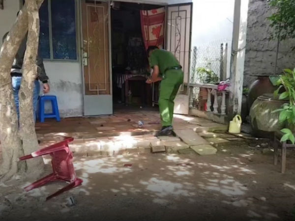 Điều tra vụ con rể dùng dao đâm mẹ vợ trọng thương vì không được đi xe máy
