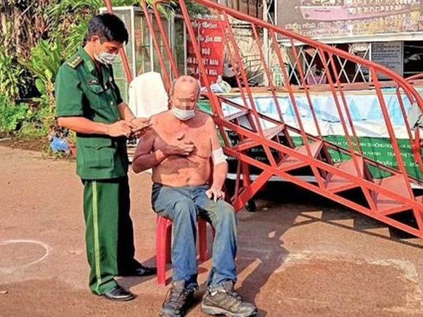 Nhảy sông Sài Gòn tìm hộ chiếu, giảng viên người Mỹ bị nước cuốn trôi