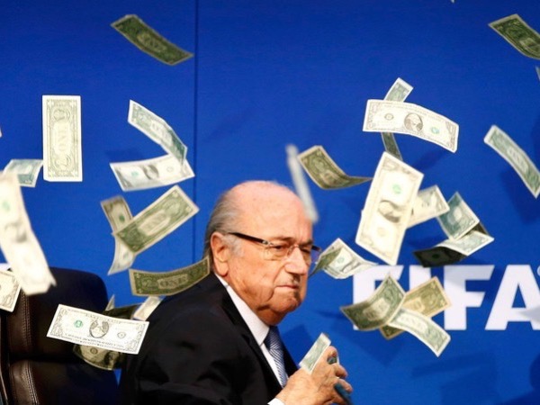 Cựu chủ tịch FIFA làm hàng triệu USD ‘bốc hơi’