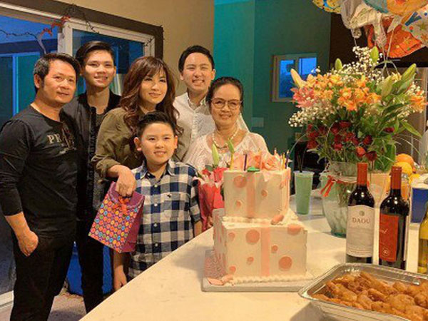 Chuyện xưa nay hiếm trong showbiz: Vợ cũ Bằng Kiều đến dự sinh nhật mẹ chồng