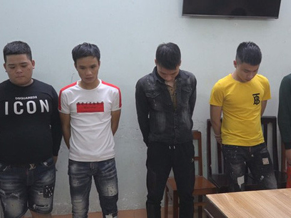 Mâu thuẫn, hai nhóm thanh niên mang súng ra nghĩa địa 'huyết chiến'