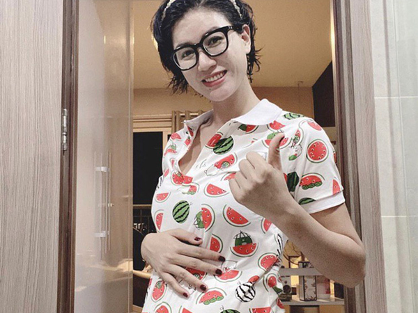 Cựu người mẫu Trang Trần bất ngờ đăng ảnh vòng 2 lớn thấy rõ, xác nhận đang mang bầu ở tháng thứ 4