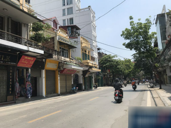 Chuyện lạ tại Hà Nội: Hàng loạt 'đất vàng' ế khách, không người thuê