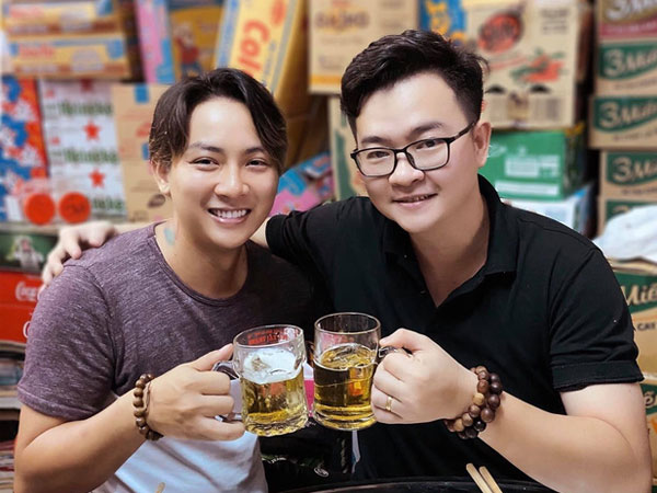 Sau thời gian về quê dưỡng bệnh, Hoài Lâm xuất hiện với ngoại hình và thần thái khác biệt hơn hẳn