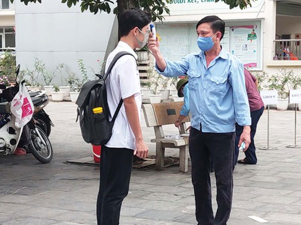 Thông tin về sức khỏe hai học sinh ở Hà Nội bị sốt, cách ly trong ngày đầu tiên đi học
