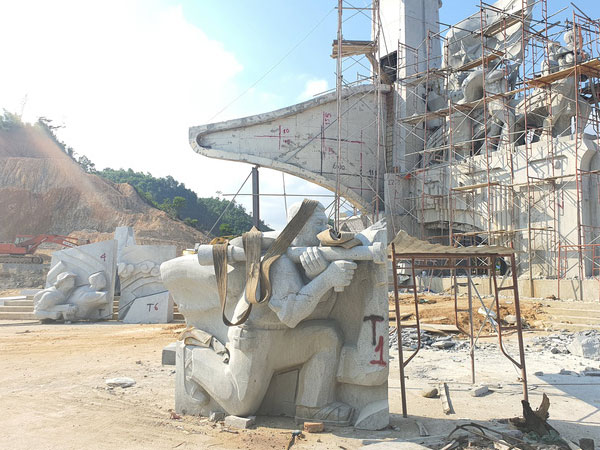 Huyện nghèo nhất nước xây tượng đài 14 tỉ đồng: Tỉnh không biết?